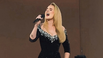 Adele បាន​ទទួល​ការ​សរសើរ​ពេល​ស្លៀក​រ៉ូប​របស់ Cong Tri