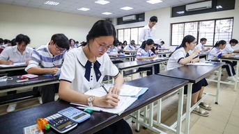 1,000점 이상을 받은 후보자 중 절반 가까이가 감점됐습니다.