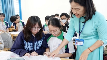 Giáo viên trông ngóng lương mới