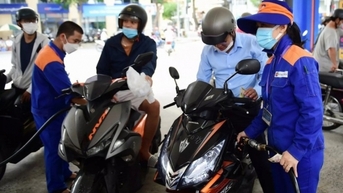 Giá xăng, dầu cùng tăng