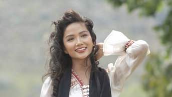 ទោះ​រង​ការ​រិះ​គន់​យ៉ាង​ណា​ក៏​ដោយ កញ្ញា ហ៊ិន នី បន្ត​ច្រៀង