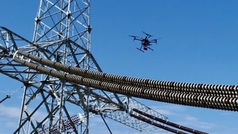 Drone phun thuốc trừ sâu va vào dây 110kV gây mất điện ở 5 huyện tại Long An