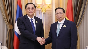 팜 민 찐 총리는 ASEAN-GCC 정상회의 참석을 계기로 라오스 총리 소넥사이 시판돈을 만났습니다.