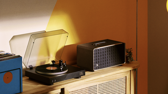 JBL mở bán dòng loa Authentics và đầu đĩa than Spinner BT