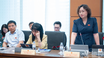 여전히 법적 규제로 인해 공무원들이 직무를 수행하는 데 어려움이 있습니다.