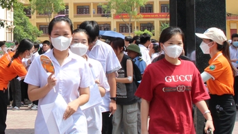 Thầy Nguyễn Ngọc Phương, Trường THCS Lê Quý Đôn hướng dẫn giải đề thi môn Toán |=> Đăng trên báo Bắc Giang