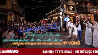 MC Lại Văn Sâm nghẹn ngào, lần đầu biểu diễn nhạc kịch cùng Hồng Vân, Hồng Đào