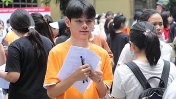 học sinh lớp 9 tại Hà Nội “hóng” môn thi thứ 3