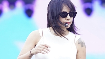 Lee Hyori tổng duyệt sân khấu cùng dàn ca sĩ Việt