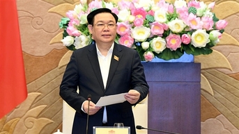 국회의장인 부옹딘후에가 국방, 안보 산업 및 산업 동원에 관한 법률 초안에 대한 실무 회의를 주재했습니다.