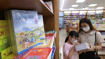 Để sách giáo khoa không là gánh nặng tài chính cho phụ huynh