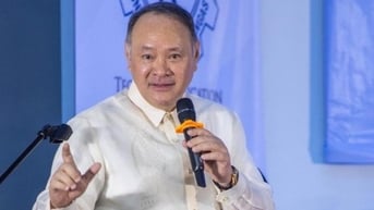 Bộ trưởng Quốc phòng Philippines lên tiếng sau khi ông Duterte dọa ly khai