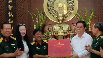 Trưởng Ban Tuyên giáo Trung ương thăm, chúc tết Hội Hỗ trợ gia đình liệt sĩ TPHCM