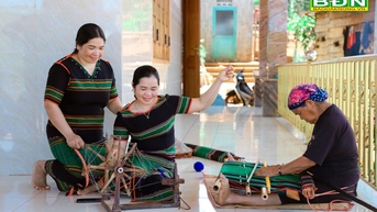 Những gia đình M’nông “giữ lửa” nghề truyền thống