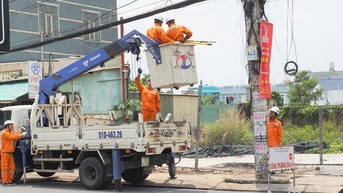 Cân nhắc 'nới' quyền tăng giá điện cho EVN