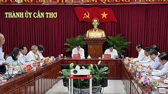 Đảng đoàn Hội Luật gia Việt Nam làm việc với Thành ủy Cần Thơ