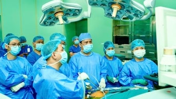 Phẫu thuật nội soi lấy mảnh ghép gan từ người hiến sống