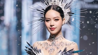 Hoa hậu Thanh Thủy khoe dáng nóng bỏng trên sàn diễn