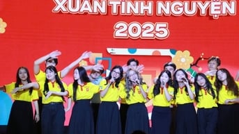 Chiến sĩ "áo vàng" nhuộm xanh mùa Xuân tình nguyện 2025
