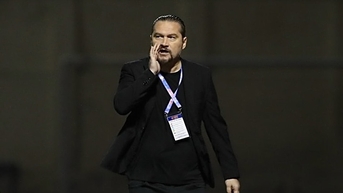 គ្រូ​បង្វឹក Thanh Hoa ចោទ​សួរ​ពី​ភាព​មិន​ស៊ីសង្វាក់​គ្នា​របស់​អាជ្ញាកណ្តាល V-League