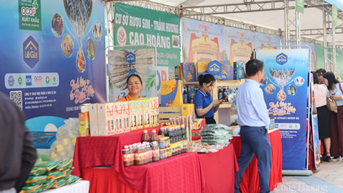 Doanh nghiệp không chỉ bán sản phẩm, phải bán “câu chuyện tạo ra sản phẩm”