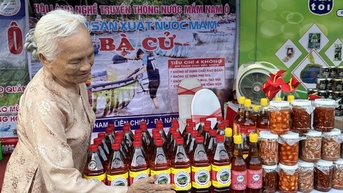 Thưởng thức đặc sản Nam Ô tại hội chợ sản phẩm đặc trưng