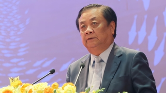농업 및 농촌 개발부 장관 Le Minh Hoan이 해양 경제의 고통에 대해 이야기합니다.