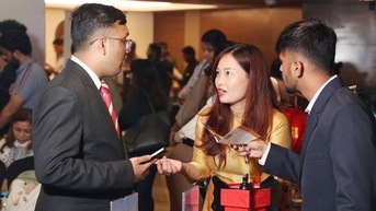 Mở cửa bầu trời Ấn Độ