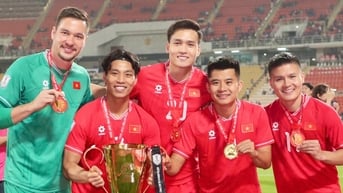 Nguyễn Filip cùng ai sang Philippines sau chức vô địch AFF Cup?