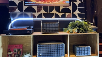 Loa JBL Authentics phong cách hoài cổ ra mắt tại Việt Nam