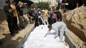Những đám tang vội vã ở Gaza