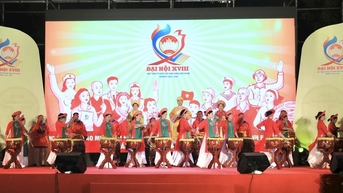 "위대한 단결의 노래"는 하노이시 조국전선대회의 성공을 기념합니다.