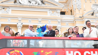 Khai trương chuyến xe kỷ niệm 50 năm Lãnh tụ Cuba Fildel Castro đến thăm Việt Nam
