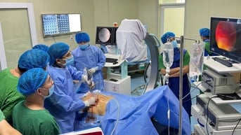 Bệnh viện Quân y 121 tán sỏi thận qua da cho nhiều bệnh nhân