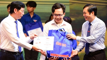 Tiếp sức đến trường ở ĐBSCL: Cuộc sống đặt ra khó khăn nhưng cũng luôn tặng món quà