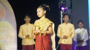 Ấn tượng trang phục truyền thống dân tộc Khmer trong lễ hội Ok Om Bok
