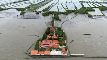 Ngôi làng Thái Lan bị nước biển nuốt chửng
