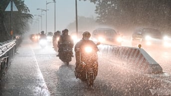 TPHCM và Đông Nam Bộ mưa tầm tã do ảnh hưởng bão số 6