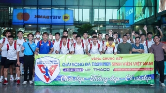 Thời tiết khắc nghiệt ở TP.HCM không làm chùn bước 2 đội bóng xuất sắc miền Bắc