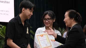 Trao 318 học bổng khuyến tài cho sinh viên TP.HCM