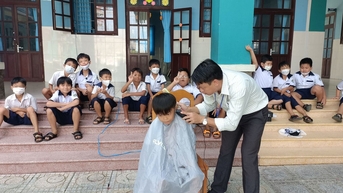 Tấm lòng người thầy nơi xã đảo