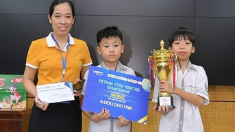 Cô trò trường làng vô địch cuộc thi robotics quốc gia