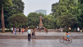 Hà Nội tăng cường công tác quản lý tượng đài, tranh hoành tráng