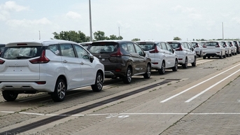 Nhập khẩu ô tô tăng gần 2.700 chiếc trong tháng 2