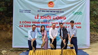 Grab tiếp tục 'xây cầu đến lớp'