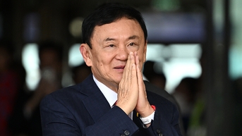 Vua Thái giảm án tù cho ông Thaksin