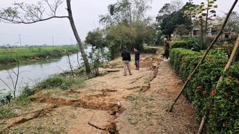 Sống sợ hãi bên bờ sông sụt vỡ ở Huế