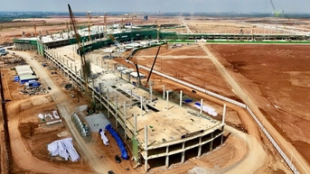 Lắp khung thép mái đầu tiên của "trái tim" siêu sân bay Long Thành
