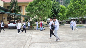Thí sinh Sơn La làm thủ tục thi tốt nghiệp THPT