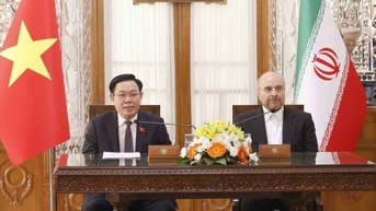 베트남과 이란 국회의장은 회담 후 공동 기자회견을 갖고, 우호와 협력을 더욱 증진하기로 합의했습니다.